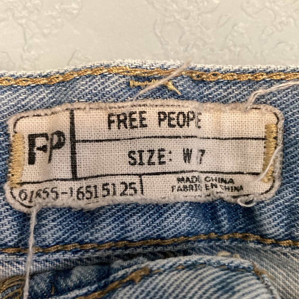 Free People Cutoff Short Shorts ~ Size W 27 ~ Light Blue Wash - Picture 9 of 9